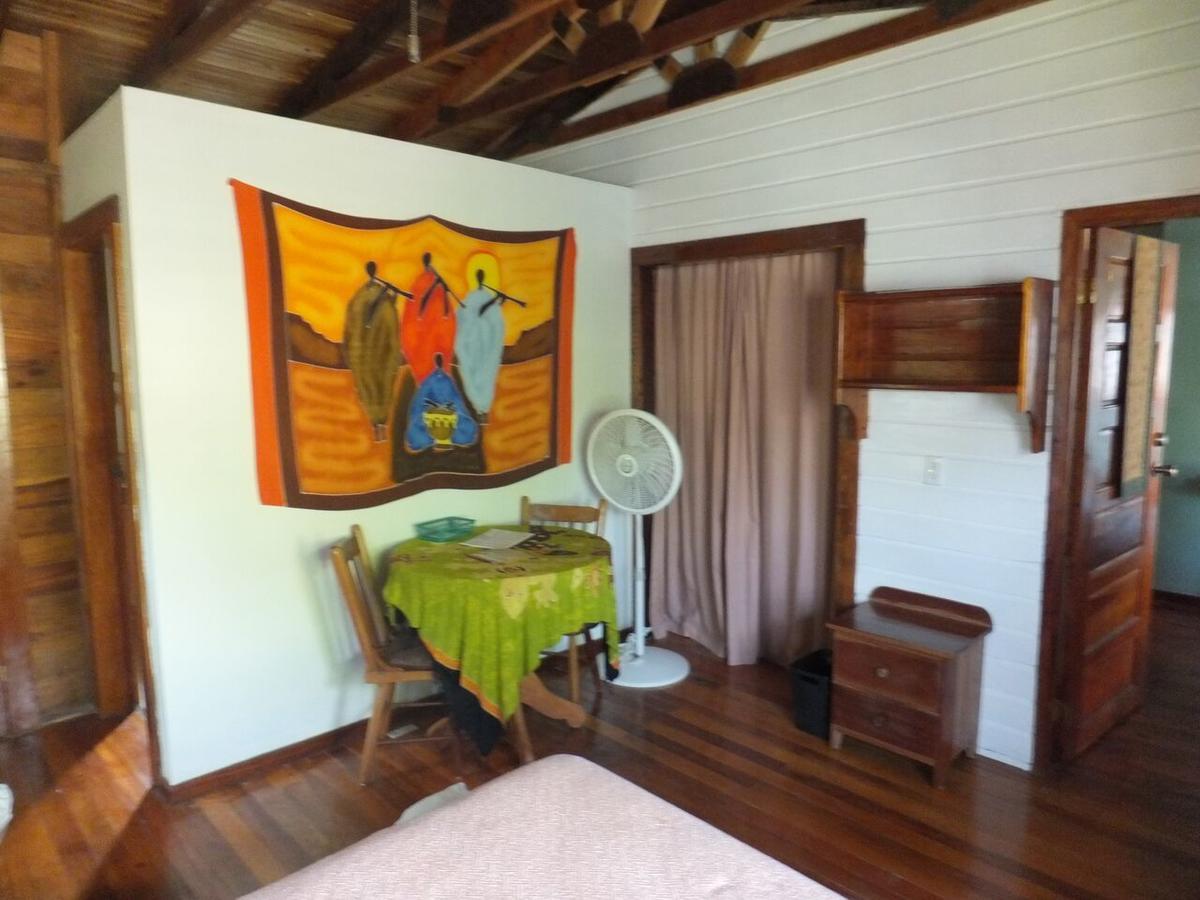 The Bottle Tree House Villa Caye Caulker Exterior photo