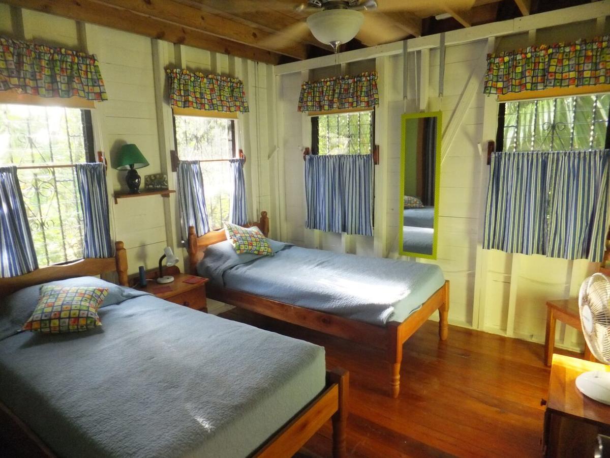 The Bottle Tree House Villa Caye Caulker Exterior photo